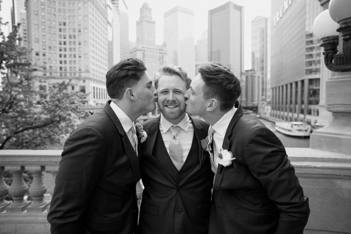 Jack-and-Julia-6.16.2023-Nichole-Babiez-Photography-Chicago-Illinois-wedding-photographer-bridgeport-art-center-downtown-wrigley-building-union-station-couples-wedding-party-portraits-reception-candid-luxury-downtown--41