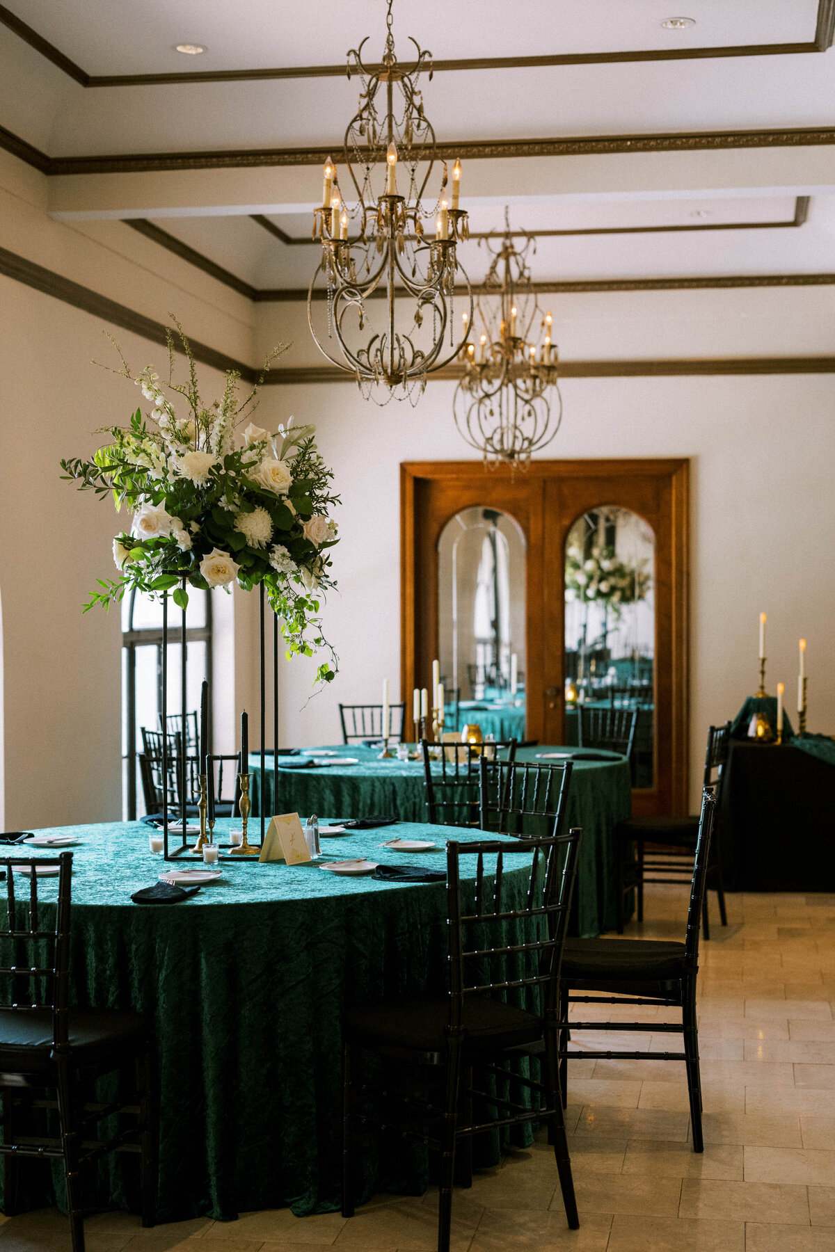 dark-green-reception-decor