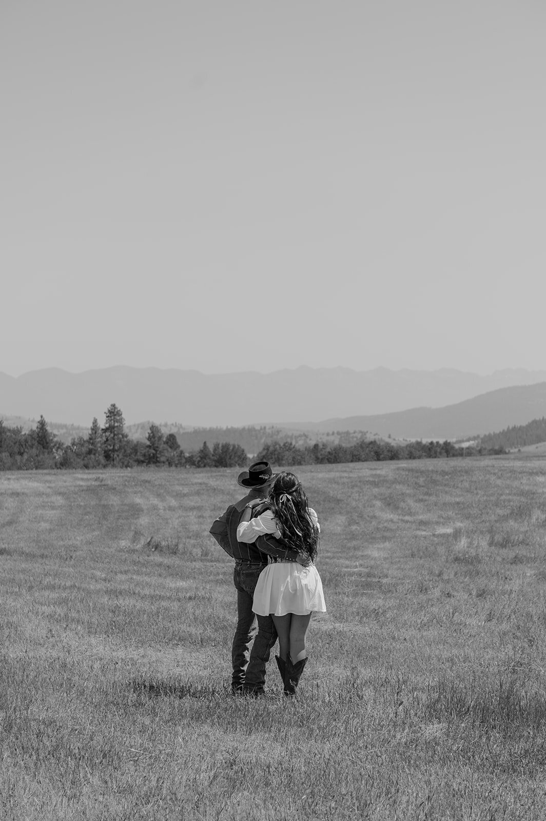 presley-gray-photo-haybale-forest-montana-elopement-7973-2