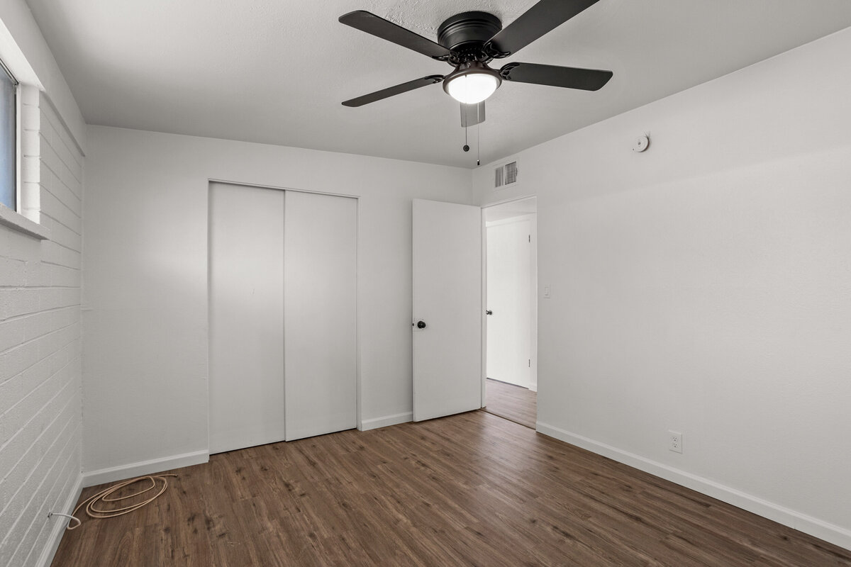 9_1527 e blacklidge dr-7