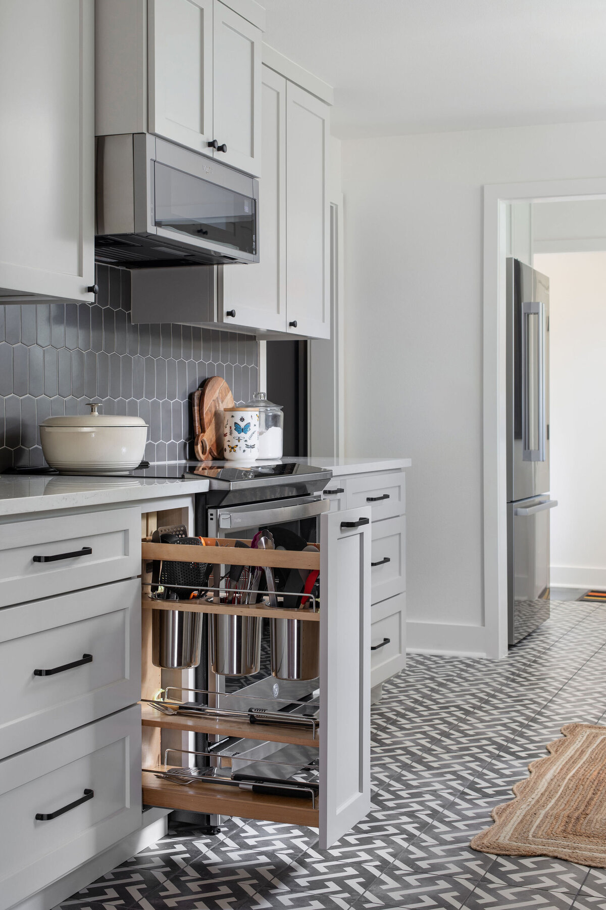 hello-home-kitchen-storage-solution-modern-cabinet-design-austin-tx-13