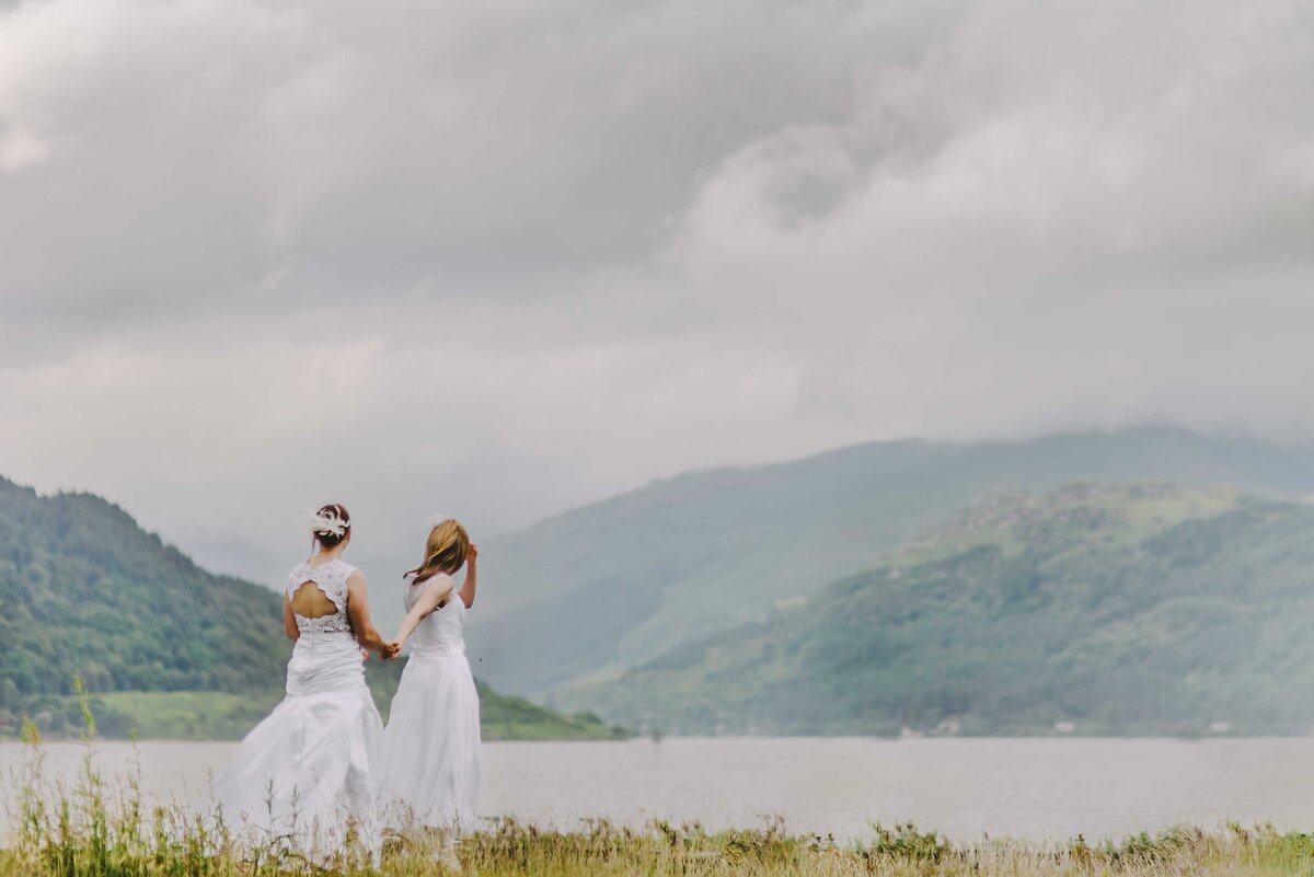 lodge on Loch goil destination wedding scotland l hewitt Photography-43