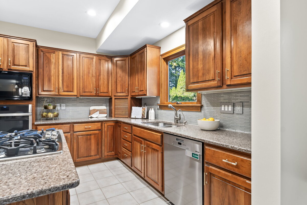 12-web-or-mls-A7407358