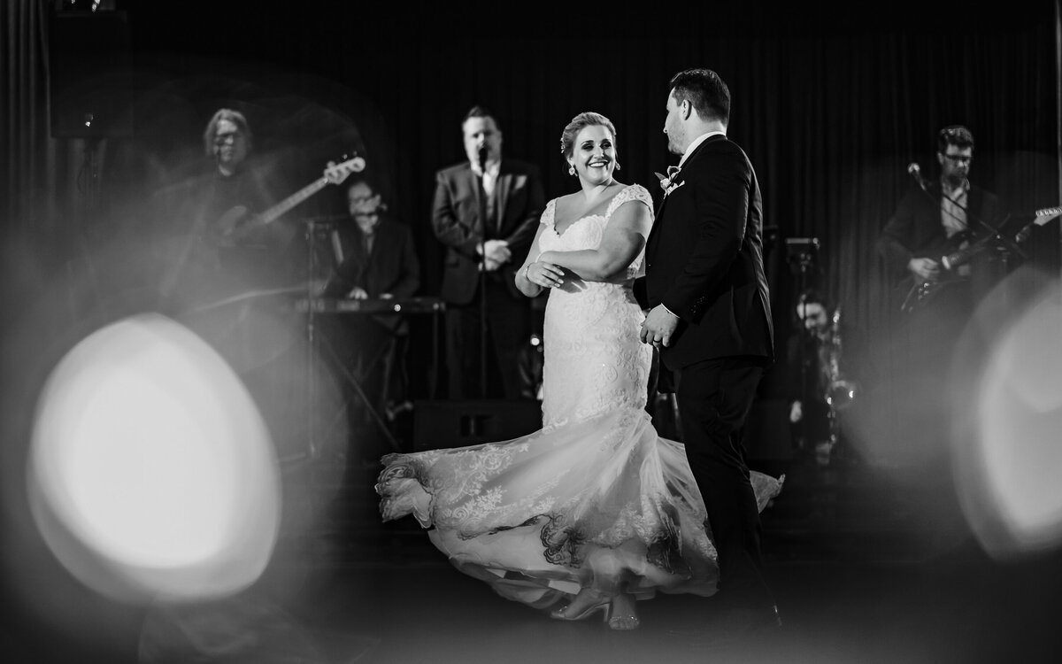 Discover NJ’s top-rated wedding photojournalism for authentic stories by Ishan Fotografi.