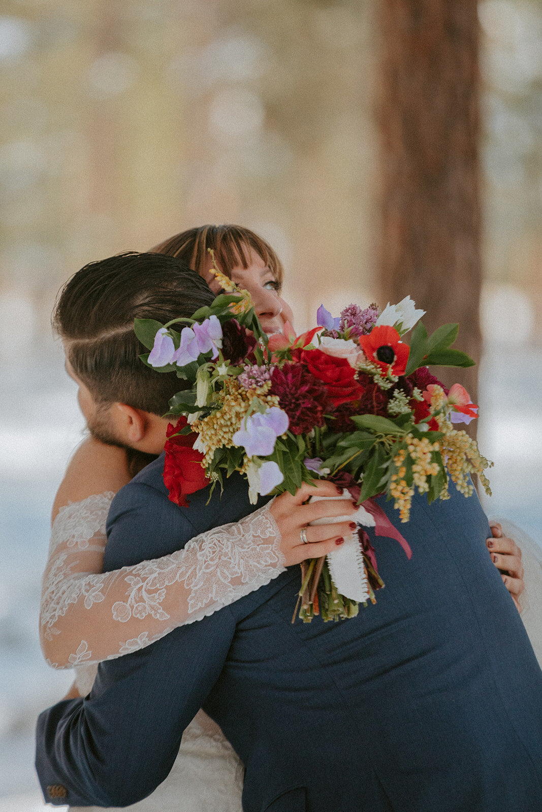 winter-snow-wedding-five-pine-lodge-oregon-venue-february-sun-colorful-western-chic-fur-blankets-candles03911