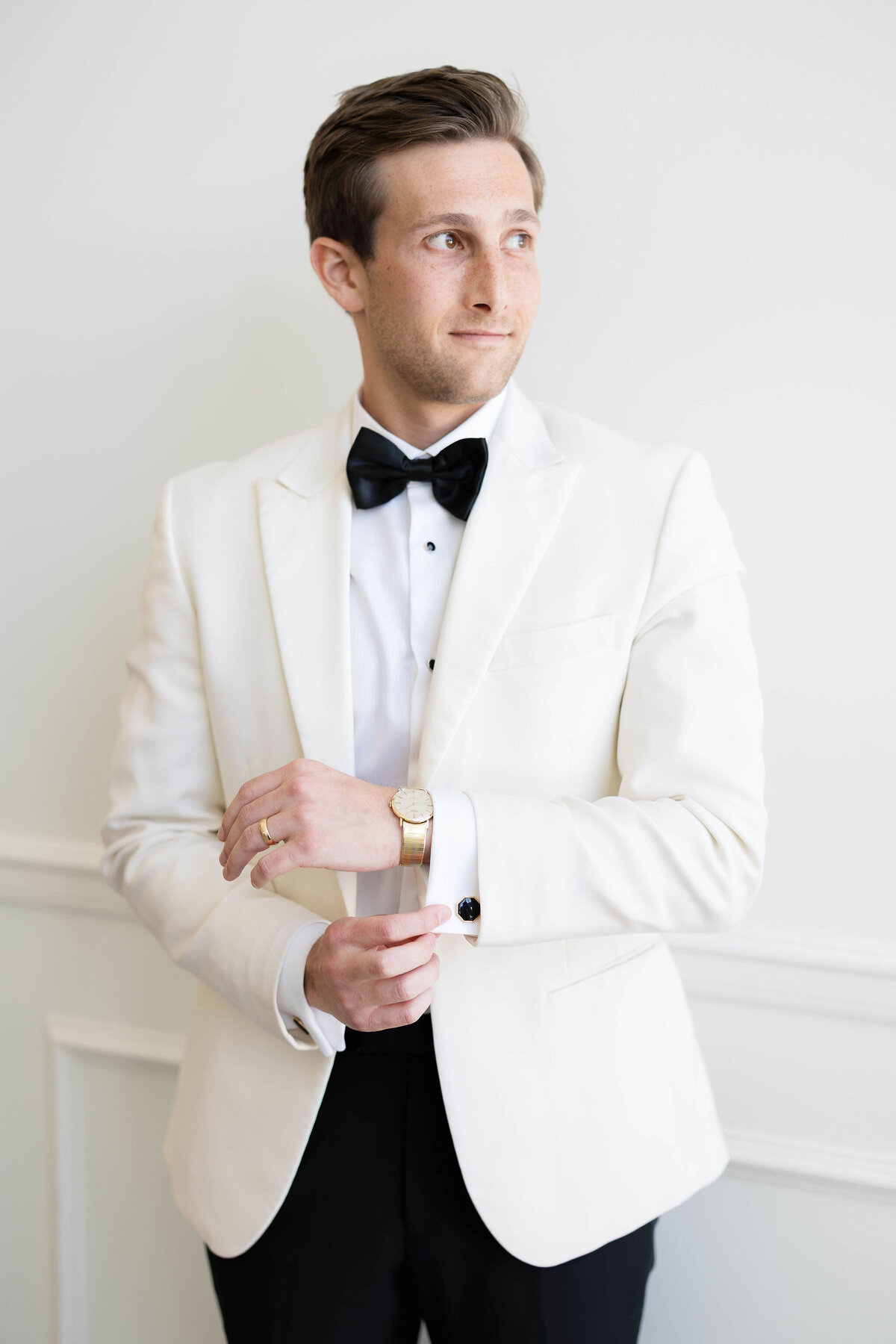 33_groom-getting-ready