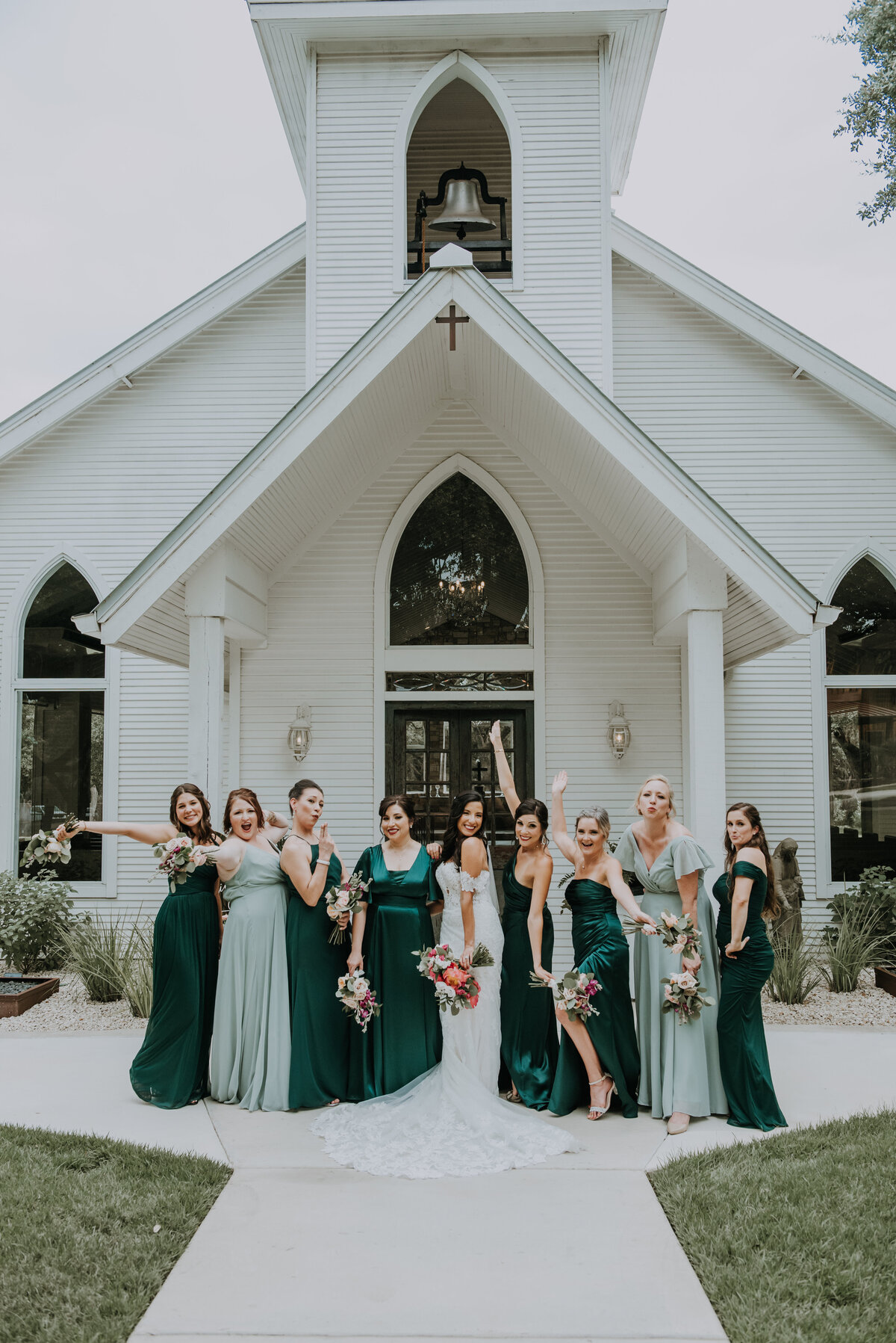 LA_Gruene_Chandlier_Wedding-560