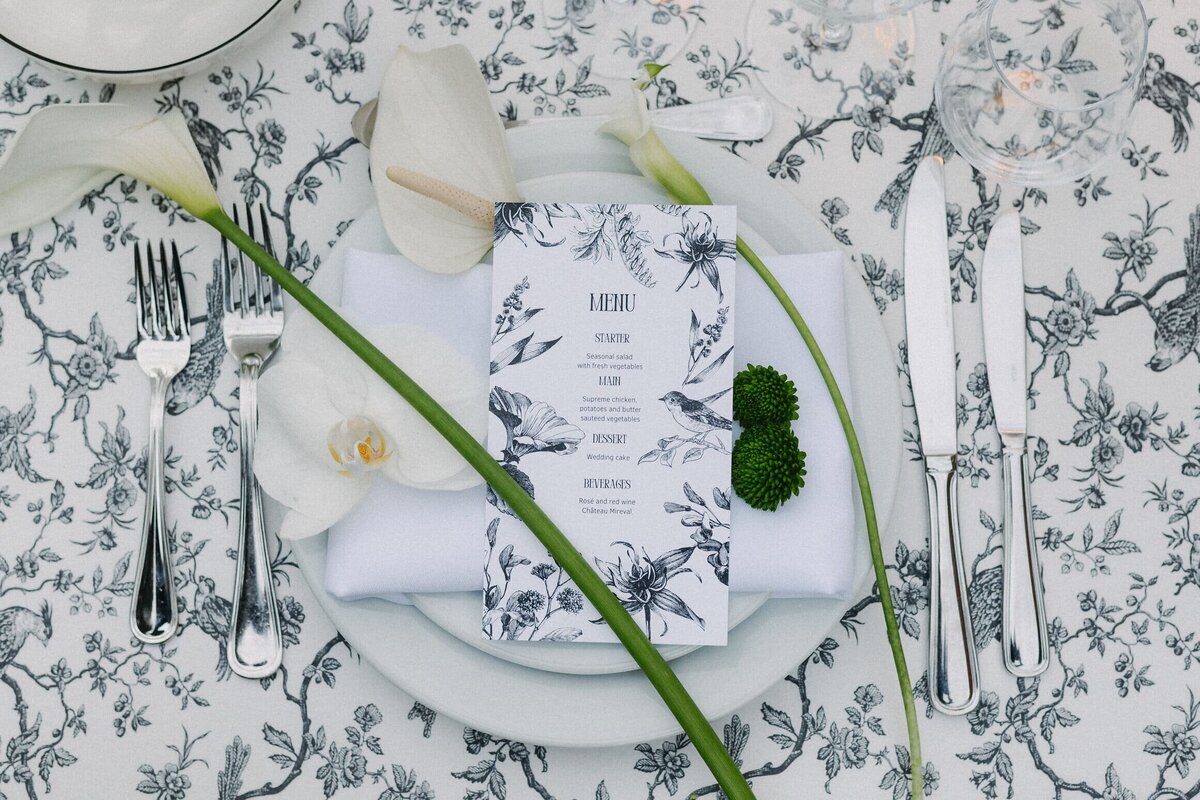 wedding-table-decoration-with-arum