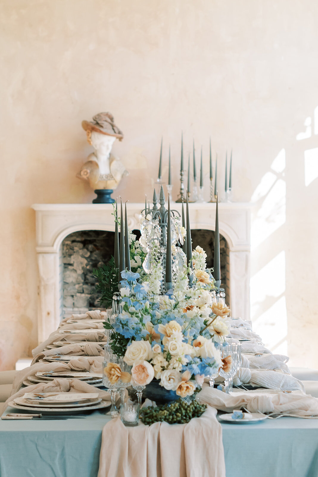 Wedding Photographer in Stockholm elopement photographer france helloalora Chateau de Courtomer intimate wedding dinner