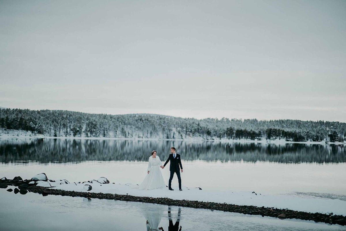 icehotel-weddings-winter-weddings-vinterbröllop-fotograf-kiruna-photographer-wedding-photographer002002