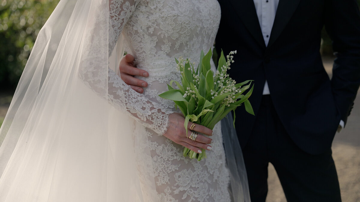 Wedding-Couple-Bouquet