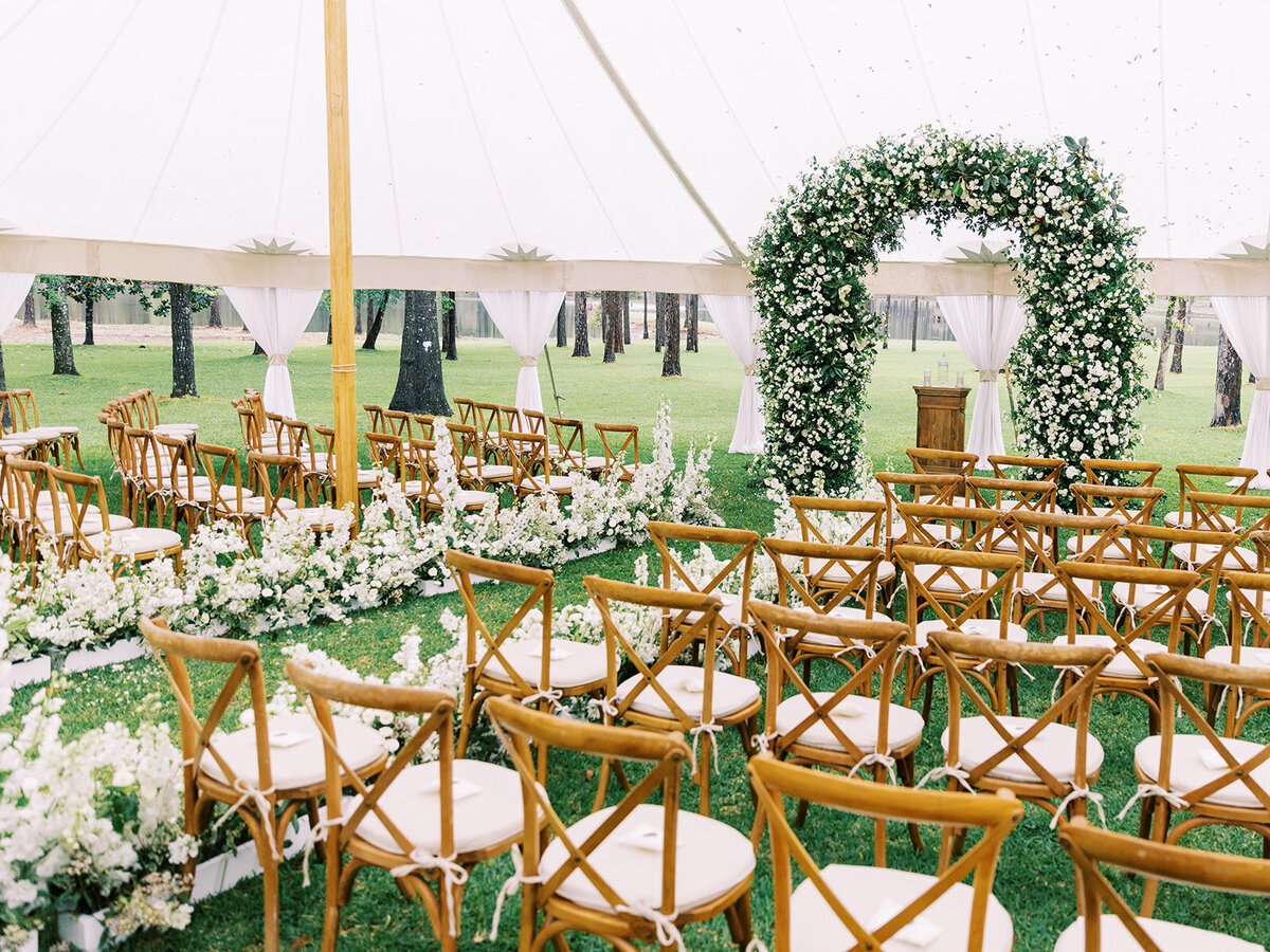 wedding-ceremony-tented-floral