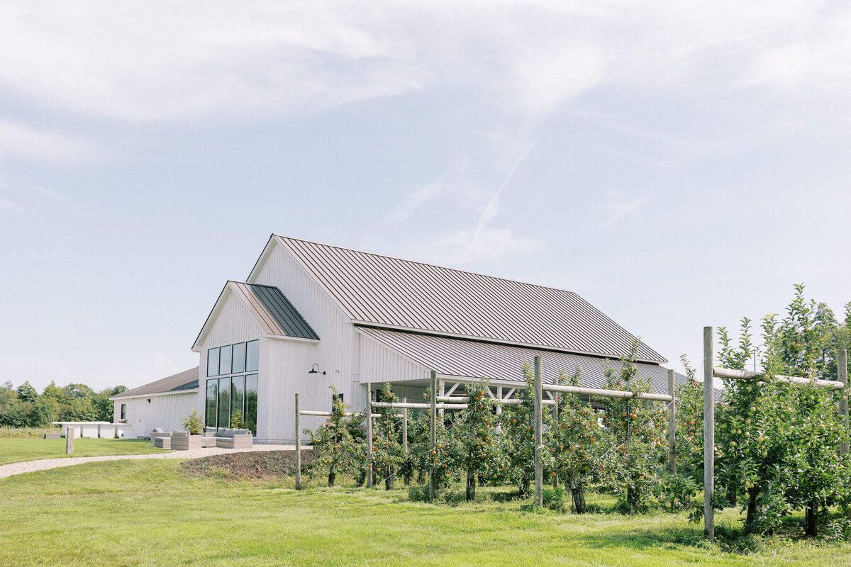 greenery-mckenzies-farm-wedding-florals-1