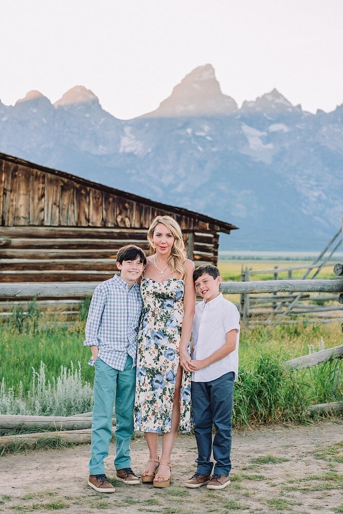 photographer in jackson hole wyoming, jackson hole photographer, family photographer in jackson hole, grand teton photographers