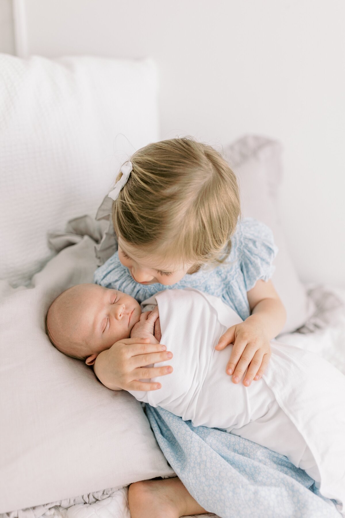 Studio-Newborn-Session-Sisters-Downtown-Charleston_0009