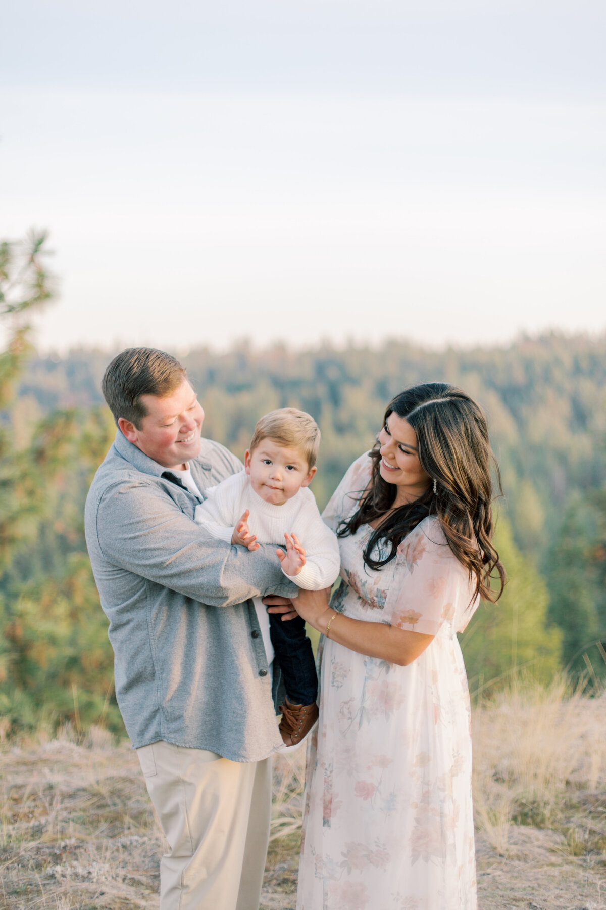 family playing at palisades park spokane taken by spokane photographer
