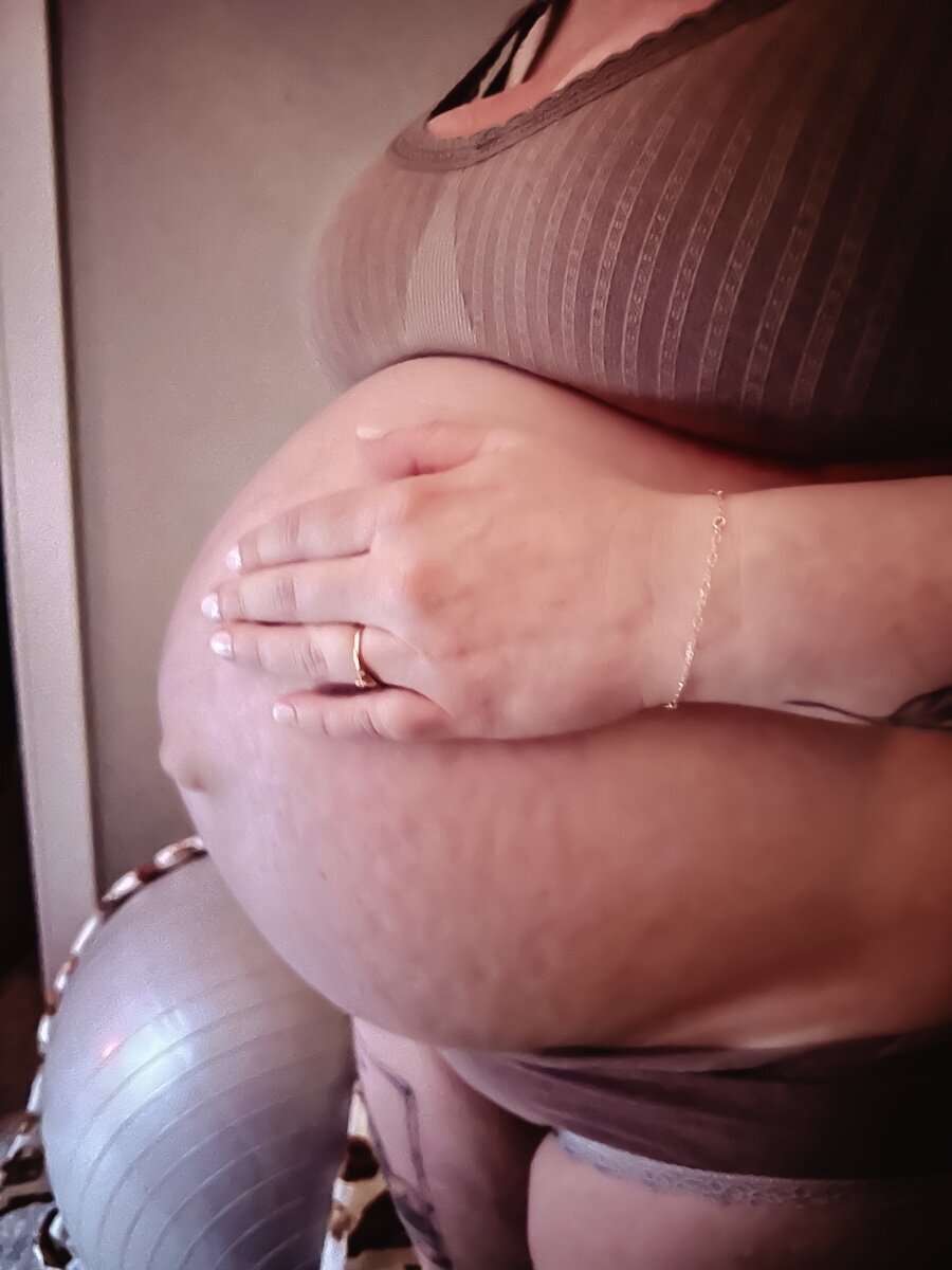 pregnant woman about to go into labor
