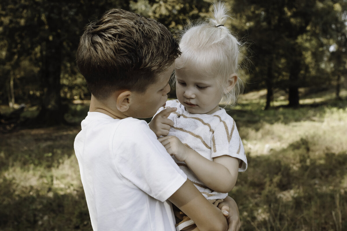 gezinsfotograaf roermond, gezinsfotograaf leudal, gezinsfotograaf haelen, gezinsfotografie limburg, gezinsfotograaf limburg, gezinsshoot leudal, gezinsshoot roermond, gezinsshoot haelen, gezinsfotograaf limburg, gezinsfotograaf brabant, spontane gezinsfoto's, spontane foto's met kinderen, spontane fotografie, gezinsfotograaf