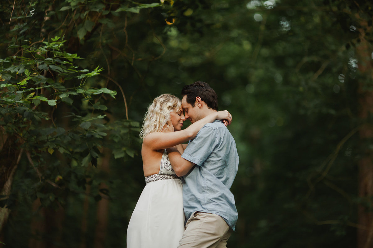 22_Maryland-Summer-Boho-White-Dress-Maternity-Couple-Woods