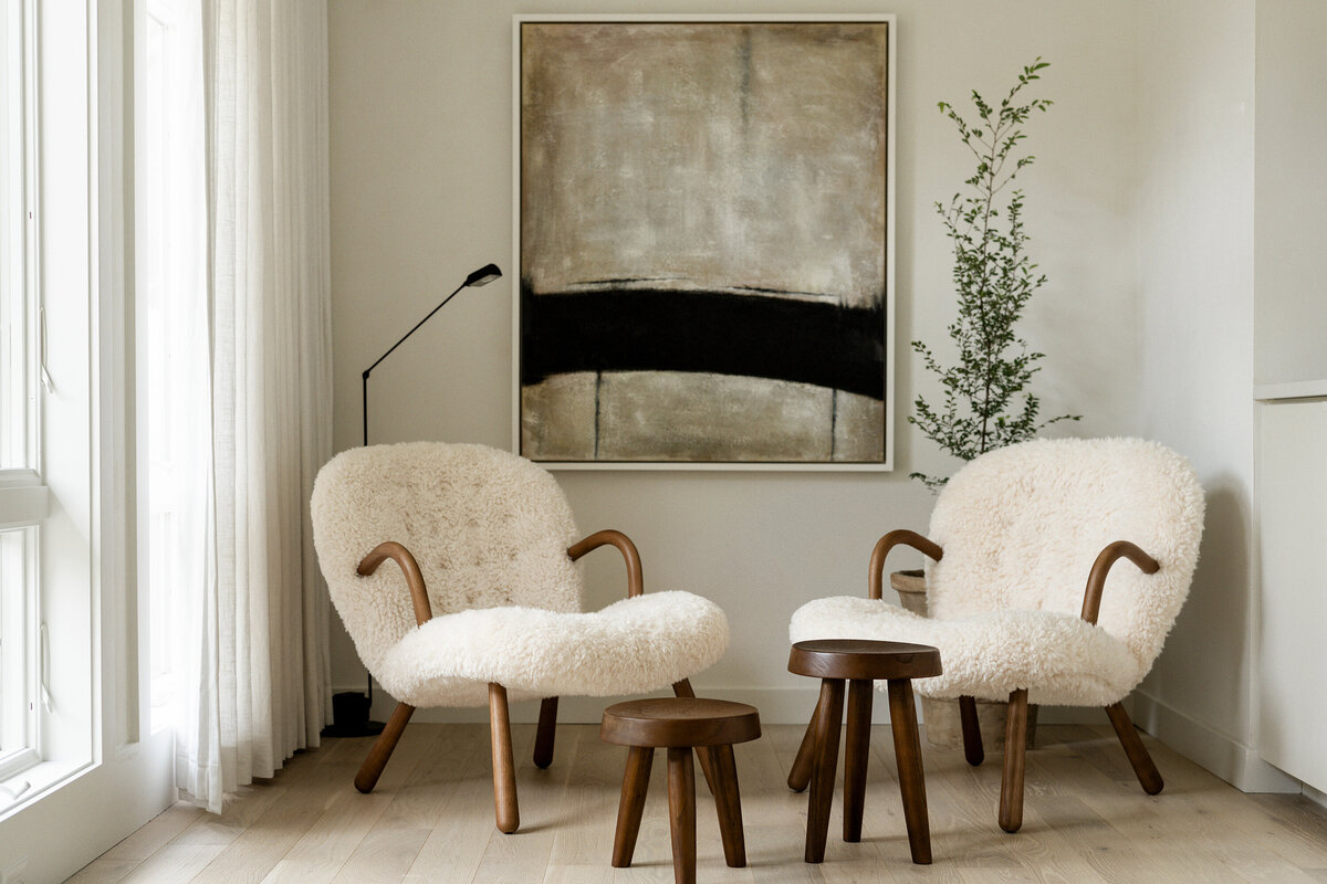 house-franc-casita-cottage-guest-house-bedroom-limewash-cozy-moody-seating-arnold-madsen-clam-chair-milk-stools-abstract-art-linen-curtains-oak-flooring-austin-texas-westlake
