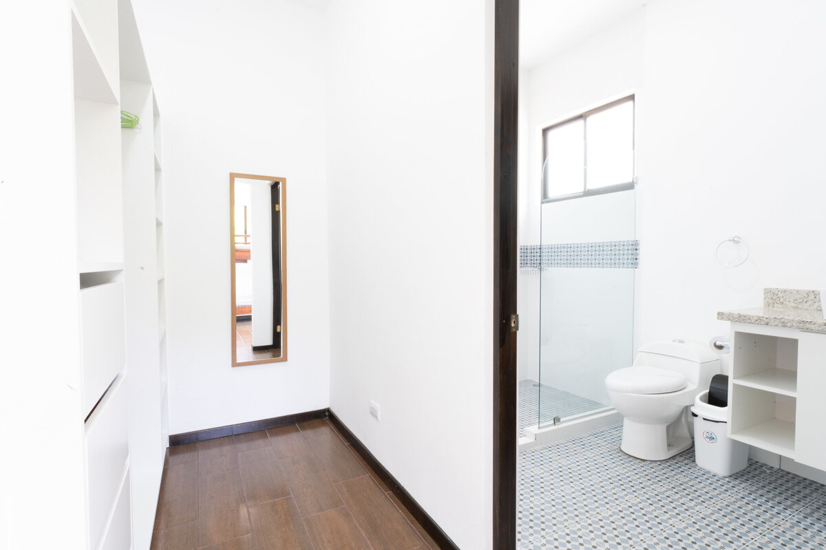 Bathroom 1 (1)