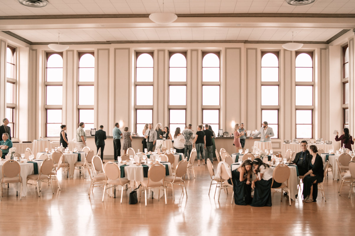 Dan-and-sarah-kouba-nebraska-wedding-livestock-exchange-building-00396