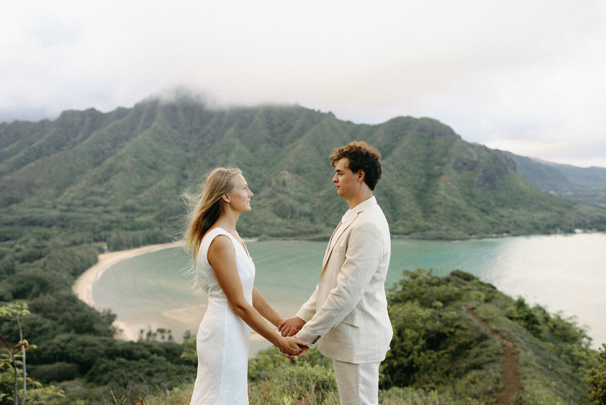 Oahu Hawaii Crouching Lion Elopement Hike-36