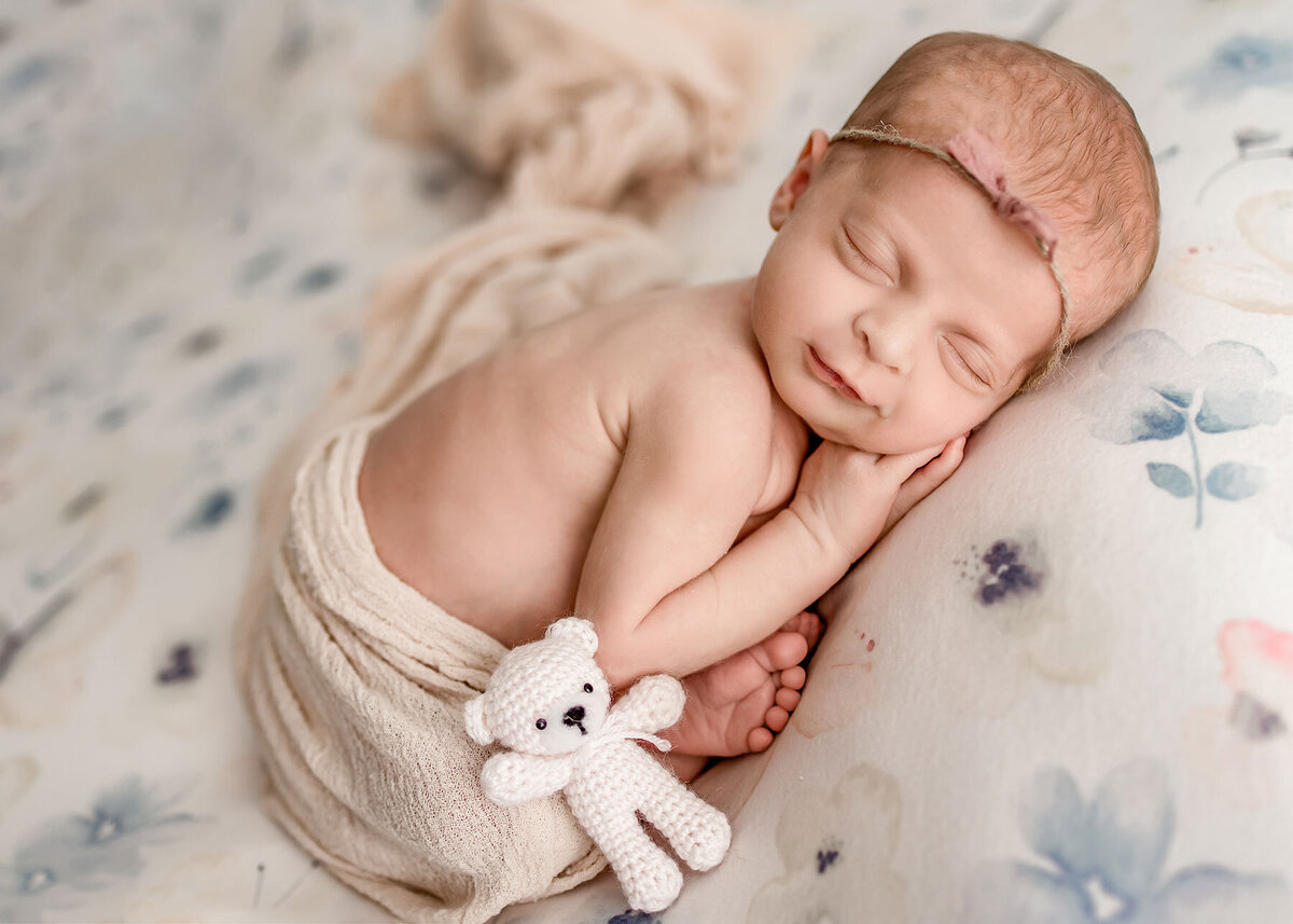 Easton-PA-Baby-Photographer-baby-with-teddy-bear