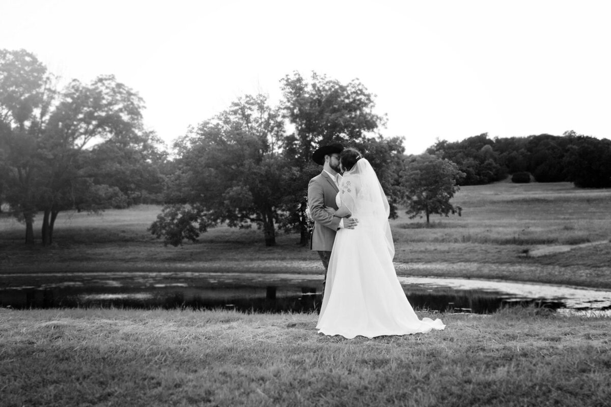 Alicia-and-John-wedding-in-Dallas-Texas-Bella-Vista-Wedding-Planning-10