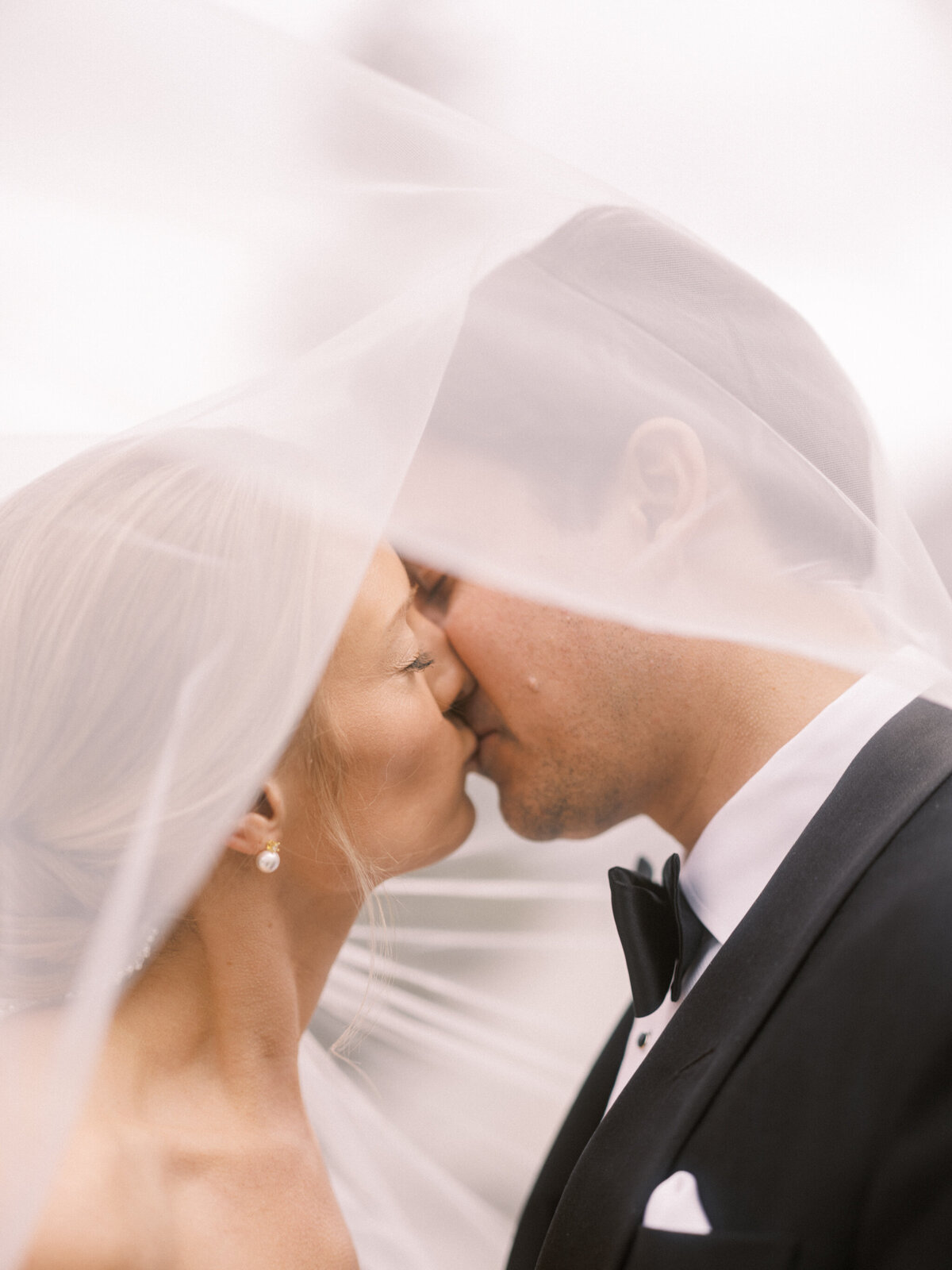 calgary_wedding_photographers_fairmont_banff_springs_destination_wedding_nicole_sarah-47
