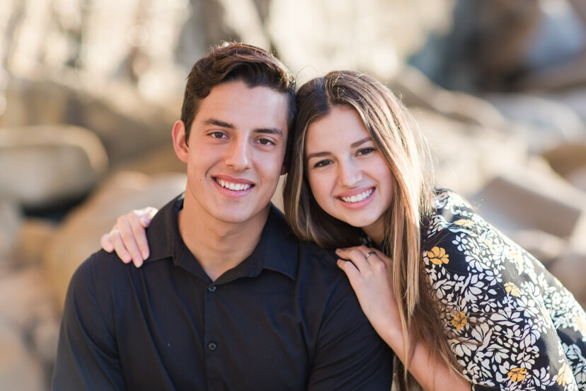 siblings-hugging-la-jolla-beach-san-diego