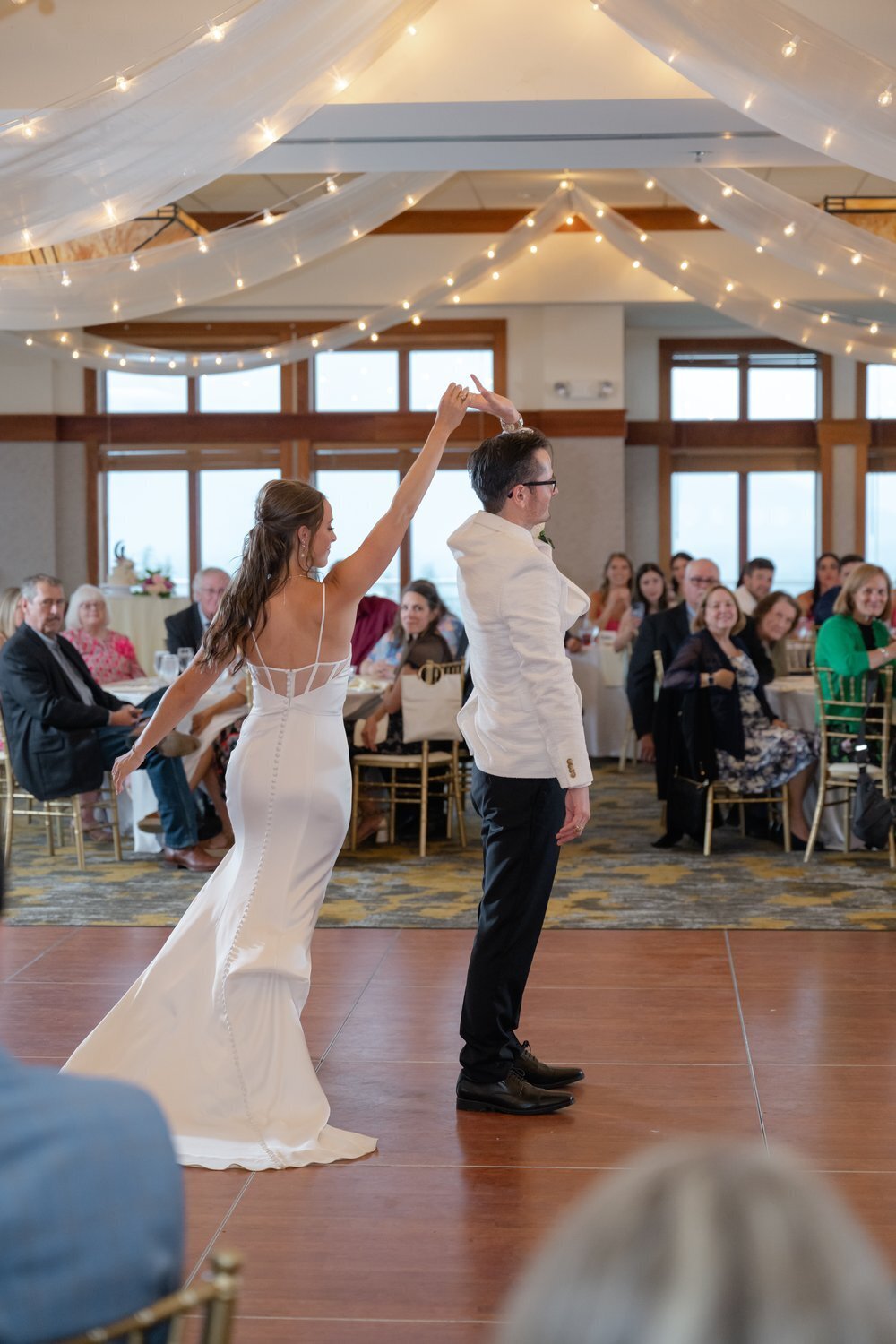 snoqualmie ridge wedding venue first dance bride and groom