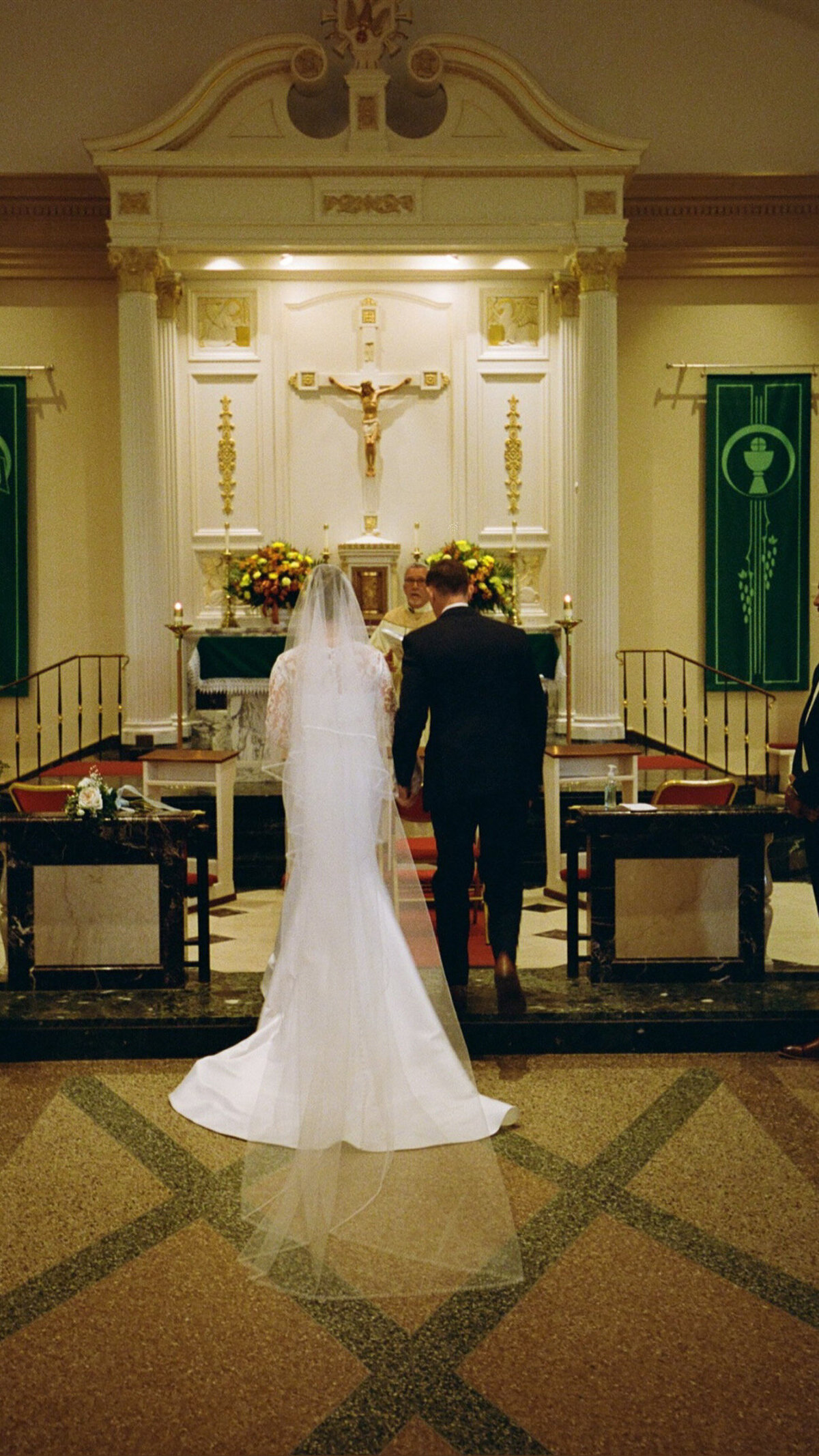bride-and-groom-church-ceremony