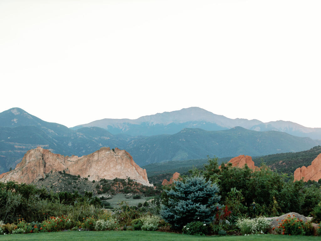 Carlos-Hernandez-Photography-Young-and-Michael-Wedding-Garden-of-the-Gods-Resort-Colorado-Springs-0620 (1)