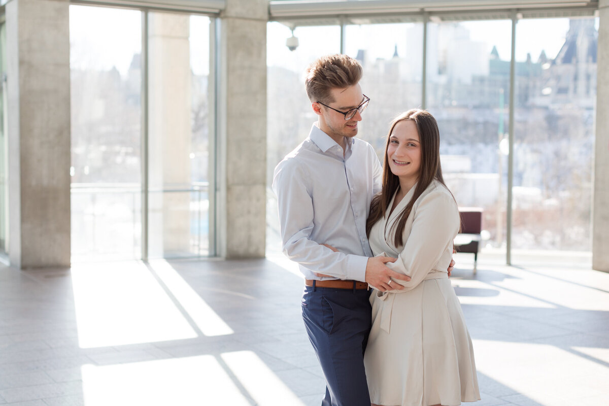 Melissa and Yannick share a heartfelt embrace, captured in a timeless portrait that exudes warmth and affection.