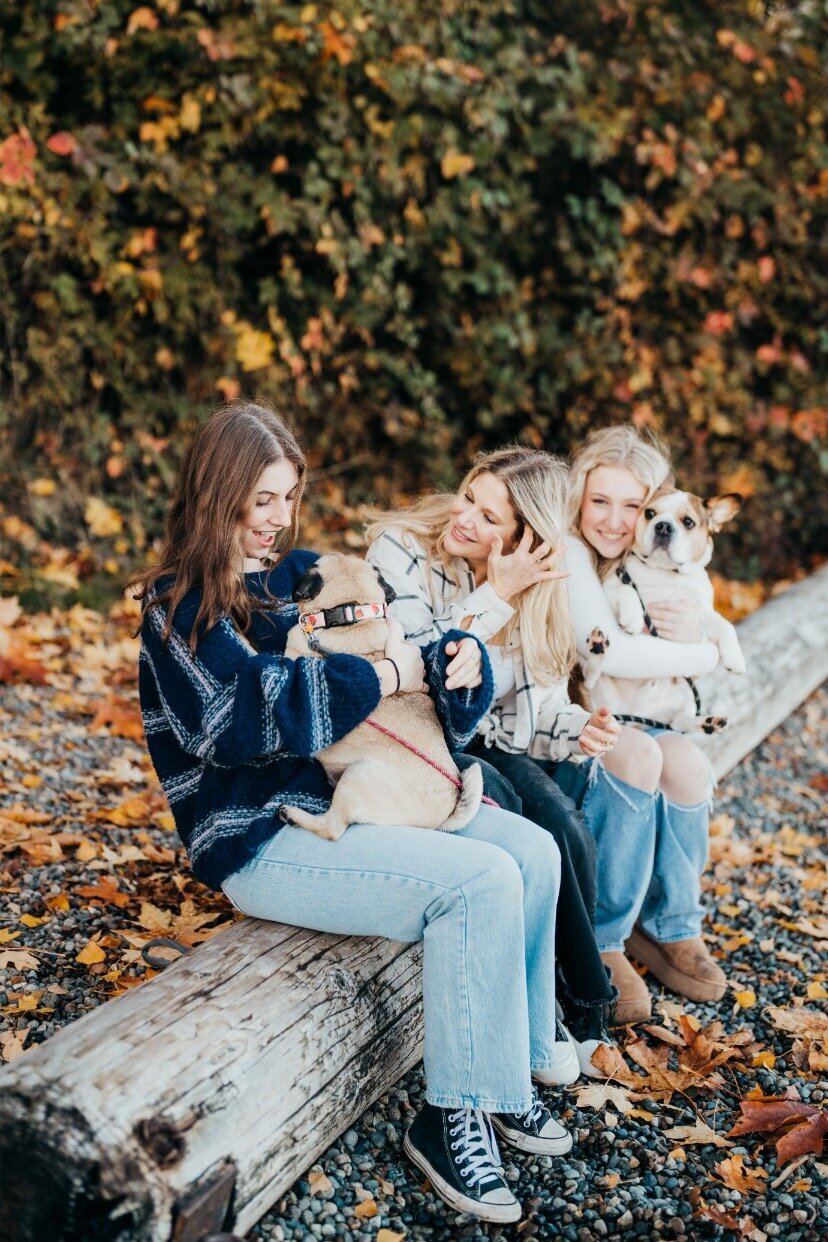 mom-and-her-daughters-snuggling-with-their-dogs-at-luther-burbank-park