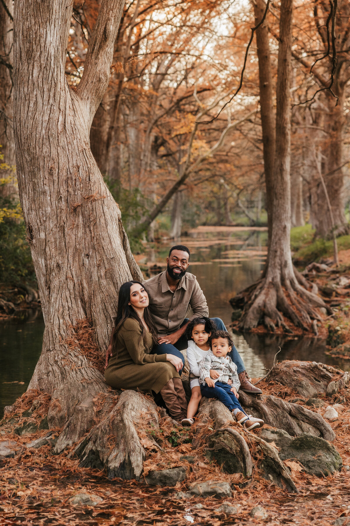 cute-family-in-wimberley-river