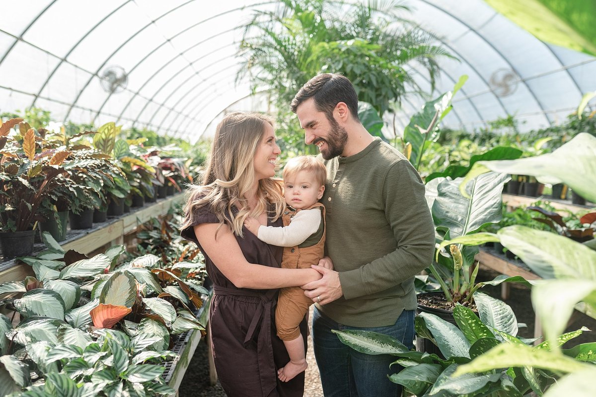 The Browning Family's Photo Session at the Hewitt Garden Center in Nashville by Nashville Family Photographer Dolly DeLong Photography