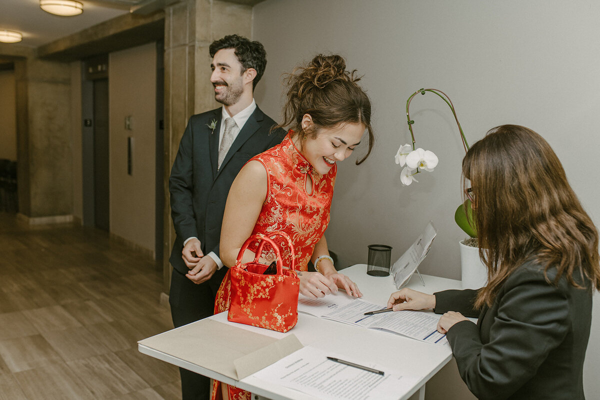 toronto-city-elopement-city-hall-ttc-subway-sugar-beach-fun-romantic-sumer-wedding-2705