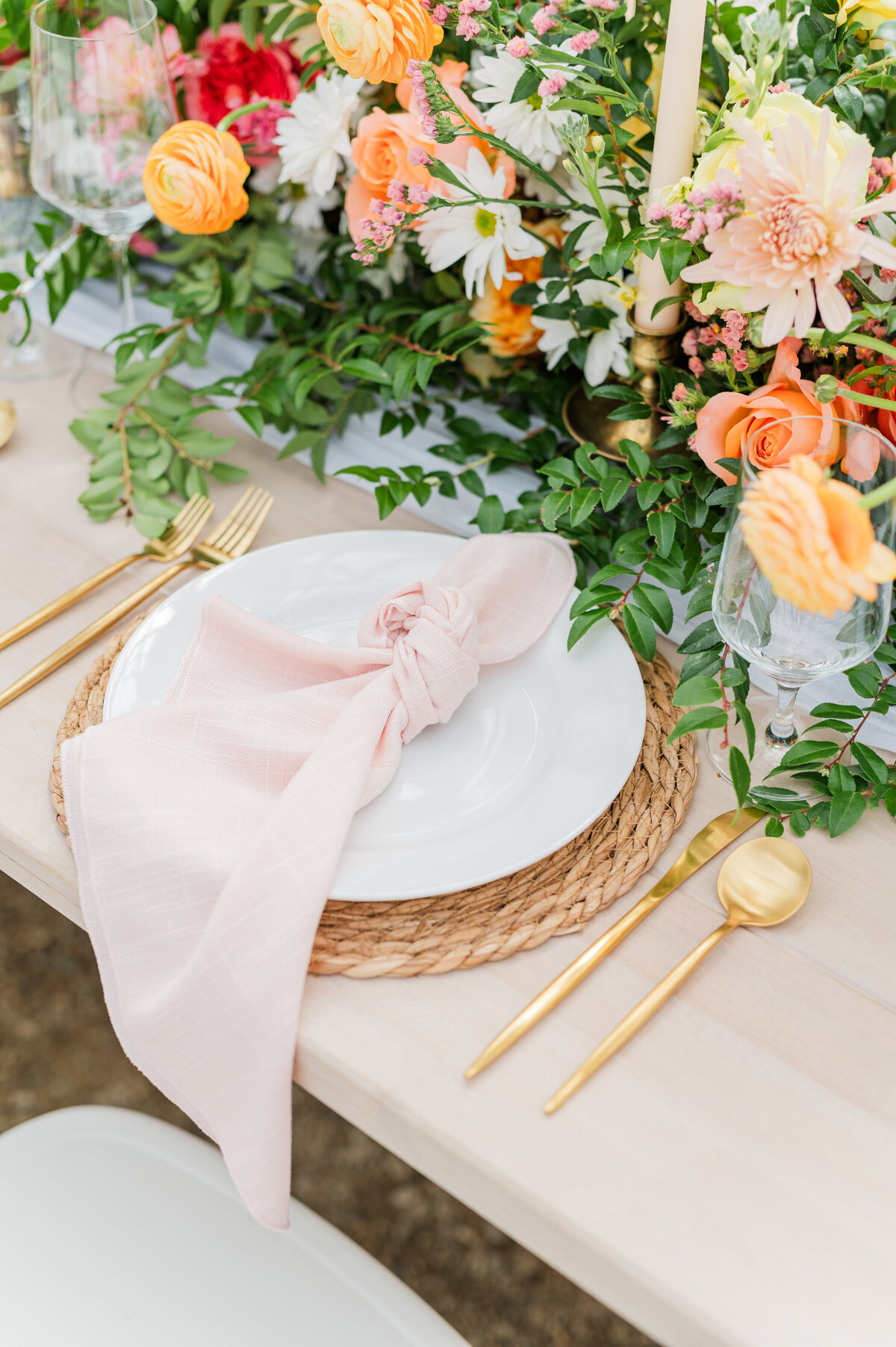 spokane wedding venue table scape with wedding florals