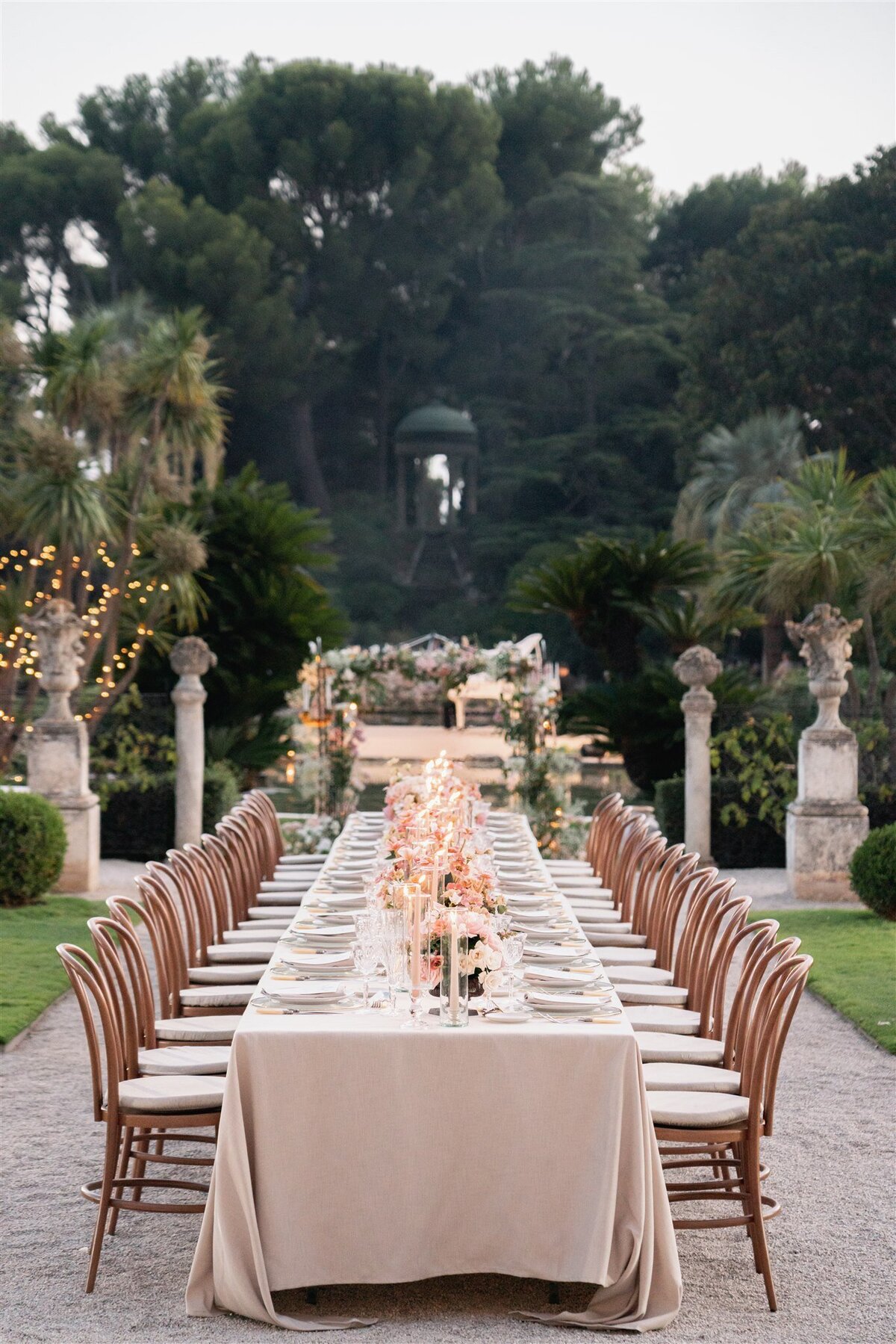 Elegant tablescape outdoor wedding dinner Villa Ephrussi de Rotschild