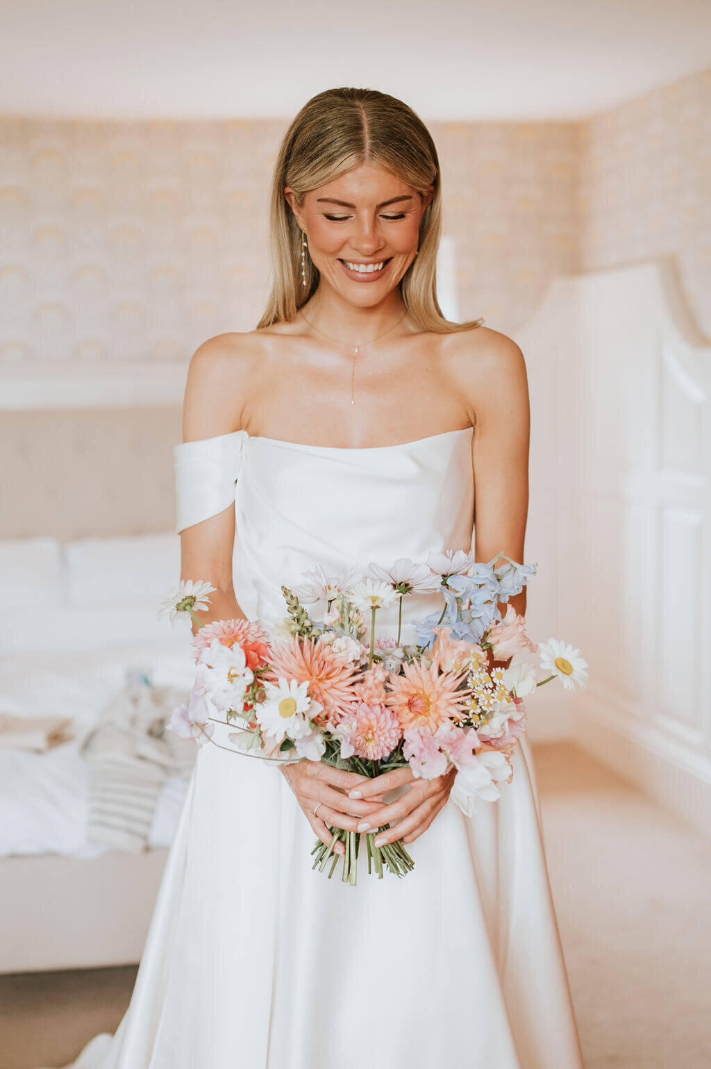 Issy-and-Bella-Floral-Design-Wedding-Florist-Herefordshire-Broadfield-Court-j&N22