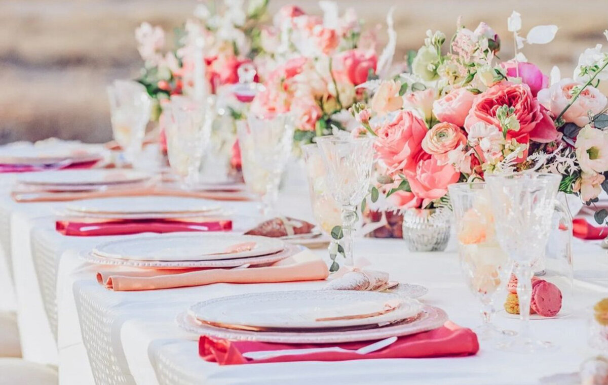 Desert Dubai reception black wedding planner