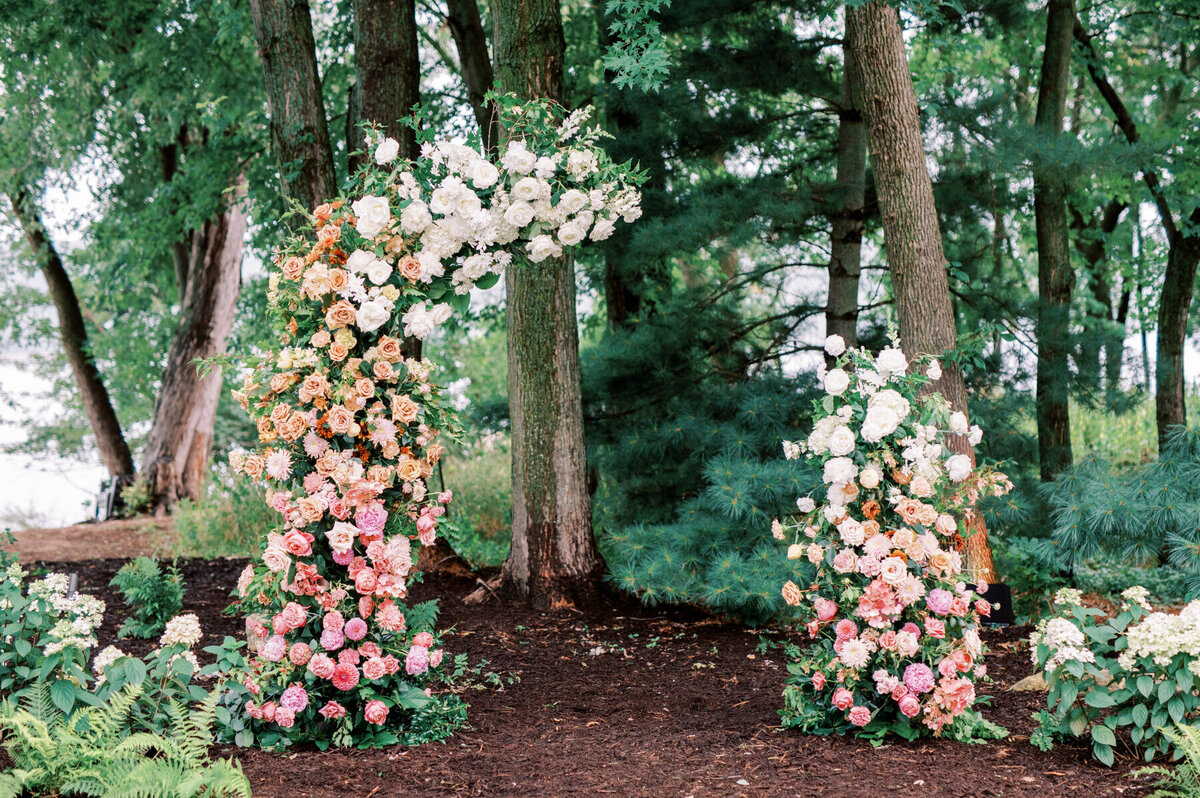 ombre floral arch, studio fleurette, minnesota river wedding, stillwater mn flowers