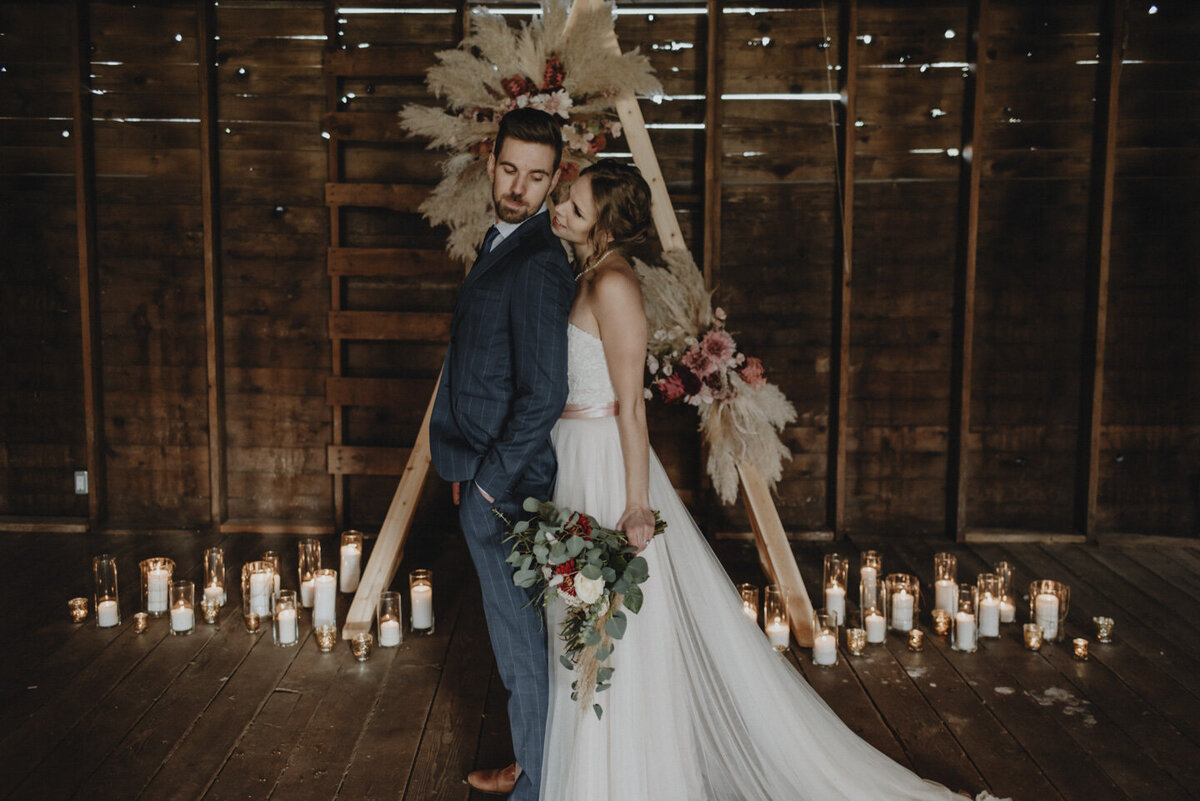 rustic-barn-wedding-ideas_21