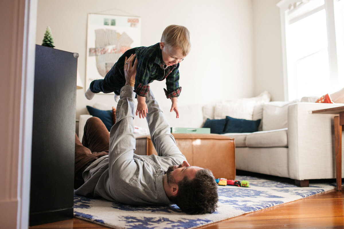 candid-natural-boston-newborn-family-photographer-zev-fisher-109