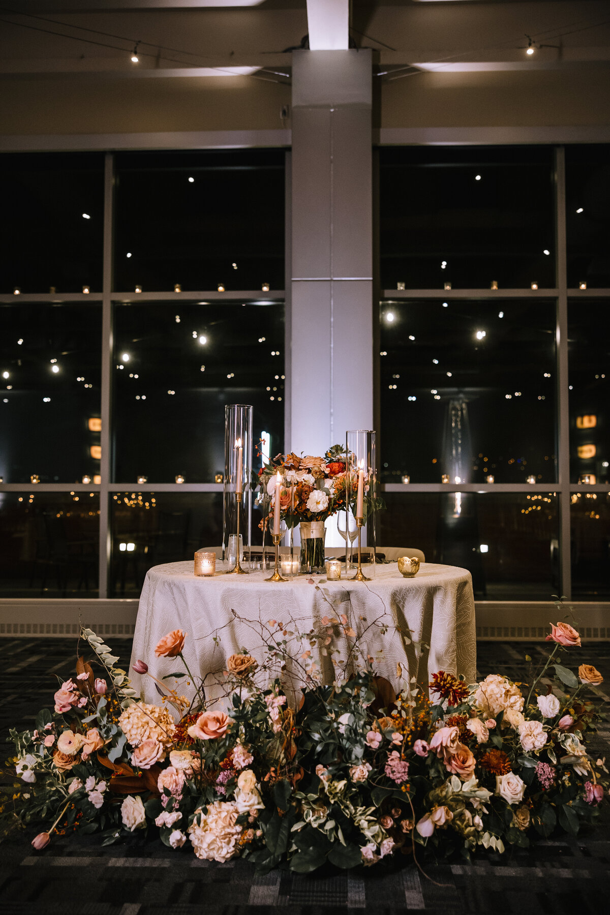 Table setting by The Farmer's Daughter Flowers at the Heinz History Center wedding.