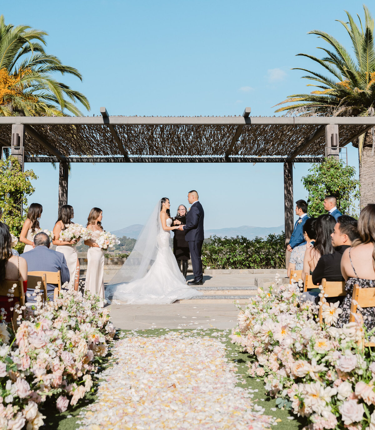 bride and groom ceremony outdoor pictures