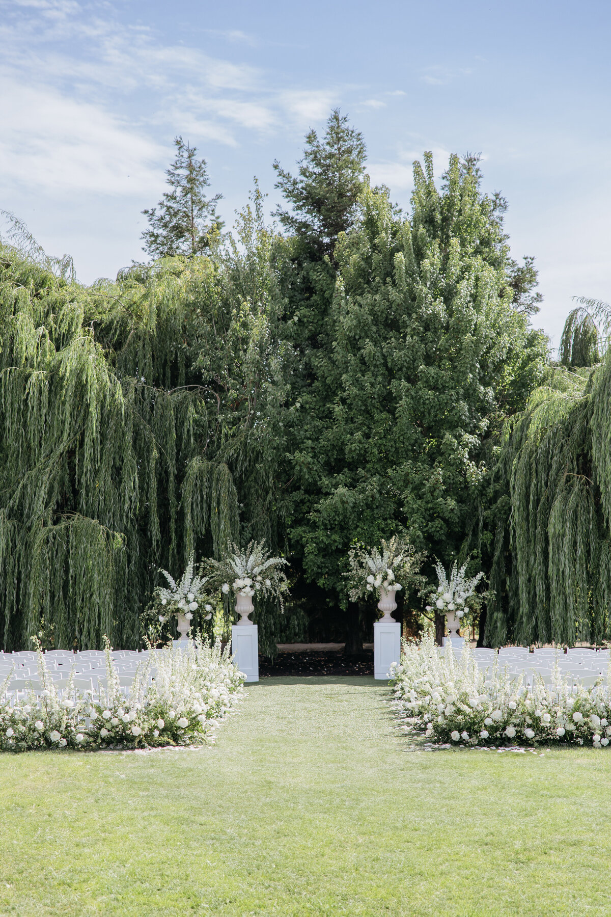 Ceremony aisle arrangement | Bella Fleur