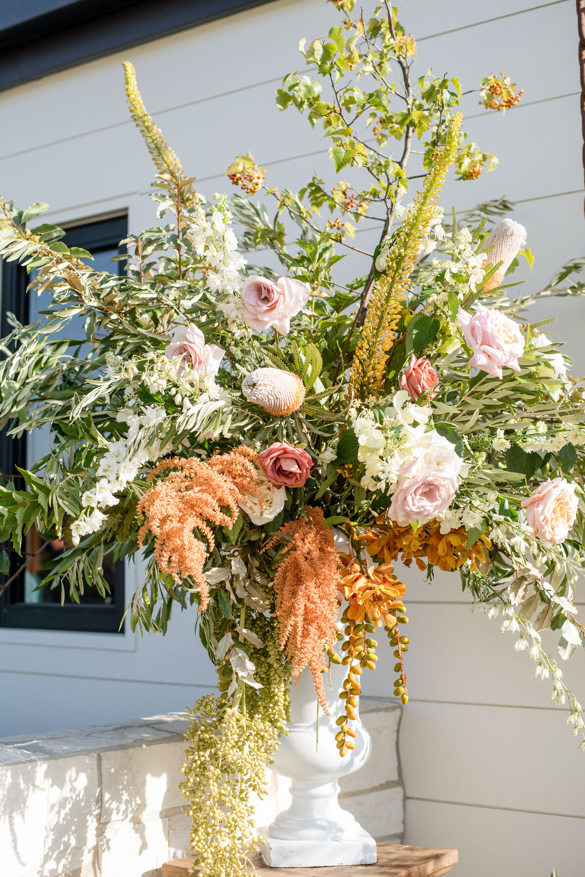 Large floral arrangement | Bella Fleur
